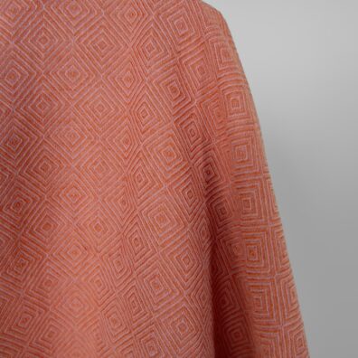 Puolipellavainen kangas lila-oranssi timanttikuvioinen pesty, leveys 145cm