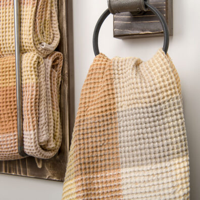 Puolipellava pyyhe vaaleanruskea ruudullinen pehmeä joustava