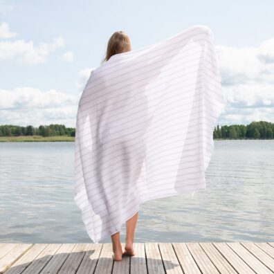 Puolipellava lumenvalkoista rantapyyhe beige raidallinen, erikoispesty kangas - ihoystävällinen, pehmeä ja hellävarainen