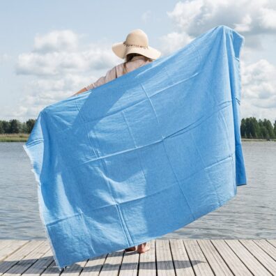 Puolipellava rantapyyhe vaaleansininen, erityisesti pesty antamaan pehmeän tunteen ja hellävaraisen kosketuksen