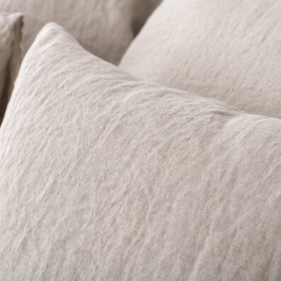 LISA luonnonharmaa (värjäämätön, ruskehtavan harmaa) pellavainen tyynynpäällinen läpällä