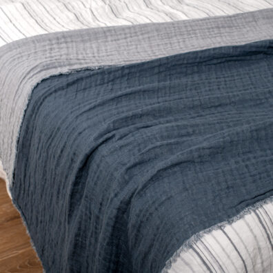 OXFORD pellava vuodevaatteet harmaa raidallinen ja FOCUS huopa harmaa