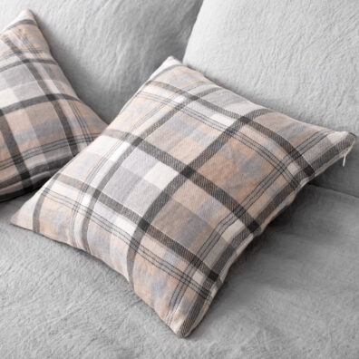 ALASKA vaaleanharmaa pellava vuodevaatteet ja JARA harmaa huopa