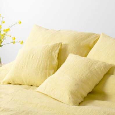 CITRUS keltainen pellavainen tyynynpäällinen läpällä