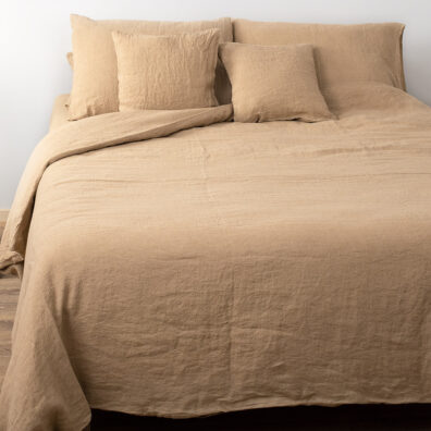 MOKA vaaleanruskea pellavapussilakana napeilla