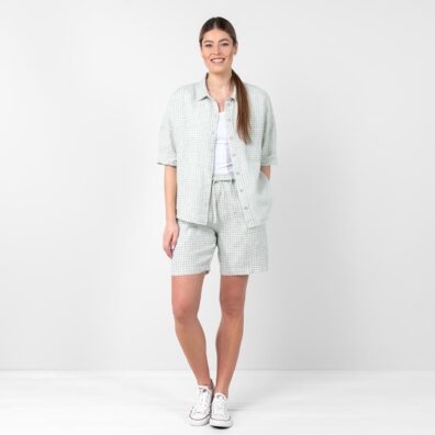 DOLFI pellava vihertävät shortsit ja EILA vihertävä pellava pusero