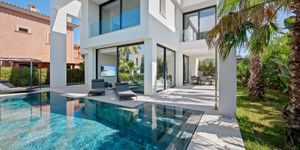 Villa in El Toro - Neuwertiges Anwesen mit Blick auf den Hafen (Thumbnail 1)