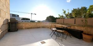 Modernised apartment with sea views in Puerto Portals (Thumbnail 2)