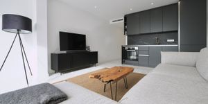 Modernised apartment with sea views in Puerto Portals (Thumbnail 4)
