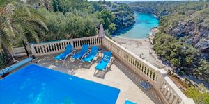 Villa in Cala Pi - Anwesen mit Ferienvermietlizenz in erster Meereslinie (Thumbnail 1)