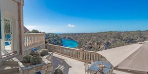 Villa in Cala Pi - Anwesen mit Ferienvermietlizenz in erster Meereslinie (Thumbnail 2)