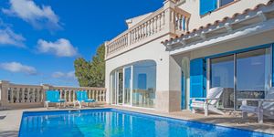 Villa in Cala Pi - Anwesen mit Ferienvermietlizenz in erster Meereslinie (Thumbnail 3)