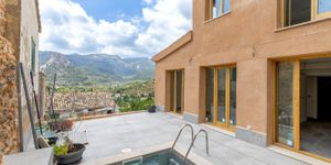 Stadthaus in Bunyola - Immobilie mit Pool und exklusivem Landschaftsblick (Thumbnail 1)