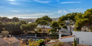 Villa in Portocolom - Doppelhaushälfte mit Ferienvermietungslizenz, schönem Garten mit Pool und Meerblick (Thumbnail 3)