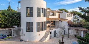 Villa in Portocolom - Doppelhaushälfte mit Ferienvermietungslizenz, schönem Garten mit Pool und Meerblick (Thumbnail 2)