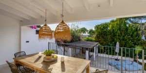 Villa in Portocolom - Doppelhaushälfte mit Ferienvermietungslizenz, schönem Garten mit Pool und Meerblick (Thumbnail 8)
