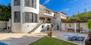 Villa in Portocolom - Doppelhaushälfte mit Ferienvermietungslizenz, schönem Garten mit Pool und Meerblick (Thumbnail 1)