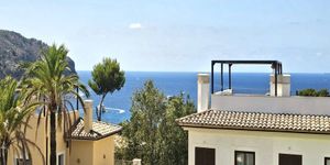 Terraced house in Camp de Mar - Mediterranean residence close to the sea (Thumbnail 2)