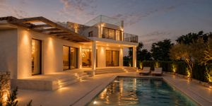 Villa in Santa Ponsa - Zeitgemäßes Anwesen mit Schwimmbad und Weitblick (Thumbnail 1)