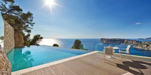 Villa in Port Andratx - Luxuriöses Architekten-Anwesen mit Meerblick (Thumbnail 1)