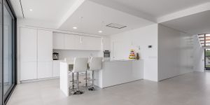 Designer Neubau Villa mit Blick in die Bucht von Palma (Thumbnail 5)