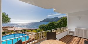 Sea view apartment on the first sea line in Camp de Mar (Thumbnail 1)
