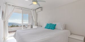 Sea view apartment on the first sea line in Camp de Mar (Thumbnail 6)