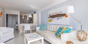 Sea view apartment on the first sea line in Camp de Mar (Thumbnail 4)