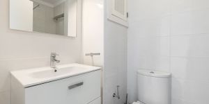 Sea view apartment on the first sea line in Camp de Mar (Thumbnail 9)