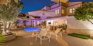 Villa in Sol de Mallorca - Renoviertes Anwesen mit Pool und Meerblick (Thumbnail 1)