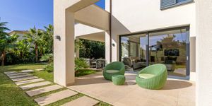 Exkluzivní vila s bazénem v Santa Ponsa (Thumbnail 4)