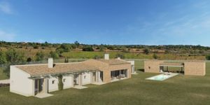 Finca property with sea view near Portocolom (Thumbnail 1)