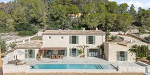 Luxurious finca property with vineyard and pool in a fantastic location of Montuiri (Thumbnail 1)