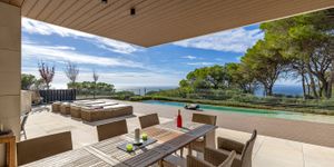 Modern and new villa in front line (Thumbnail 4)