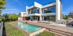 Modern and new villa in front line (Thumbnail 3)