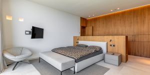 Modern and new villa in front line (Thumbnail 10)