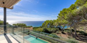 Modern and new villa in front line (Thumbnail 1)