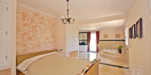 Charming villa with panoramic sea view (Thumbnail 8)