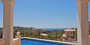 Charming villa with panoramic sea view (Thumbnail 1)