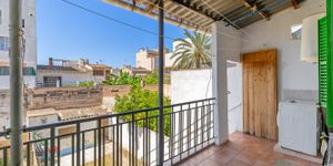 Wohnung in Palma - Immobilie zum Renovieren in zentraler Lage (Thumbnail 1)