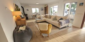 Villa in Puig de Ros - moderne Doppelhaushälfte komplett unterkellert (Thumbnail 3)
