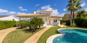 Modern and exclusive villa for sale in the second sea line of Sa Torre. (Thumbnail 1)