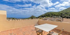 Sophisticated town house in Capdepera with sea view and pool (Thumbnail 5)