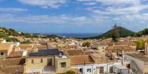 Sophisticated town house in Capdepera with sea view and pool (Thumbnail 1)