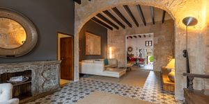 Sophisticated town house in Capdepera with sea view and pool (Thumbnail 7)