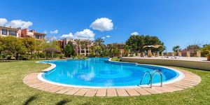 Apartment in Santa Ponsa - south-facing flat in an exclusive complex, right next to the golf course (Thumbnail 1)