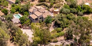 Villa in Puigpunyent – Country House in an Idyllic Setting Surrounded by Nature (Thumbnail 2)