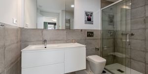 Modern apartment in a well-maintained complex with communal pool and sea views in Portocolom (Thumbnail 10)