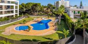 Modern apartment in a well-maintained complex with communal pool and sea views in Portocolom (Thumbnail 4)