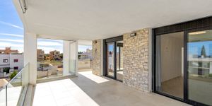 Modern apartment in a well-maintained complex with communal pool and sea views in Portocolom (Thumbnail 8)